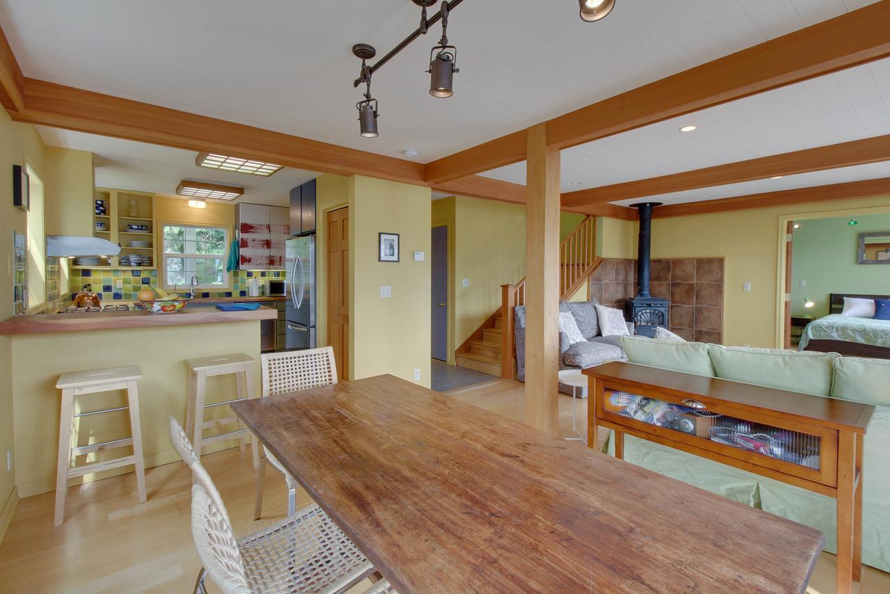 Shore Thing Retreat Eastsound エクステリア 写真